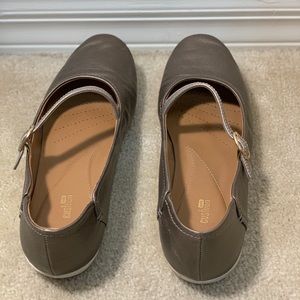 Clark’s Feature Film Women’s Flat Shoes